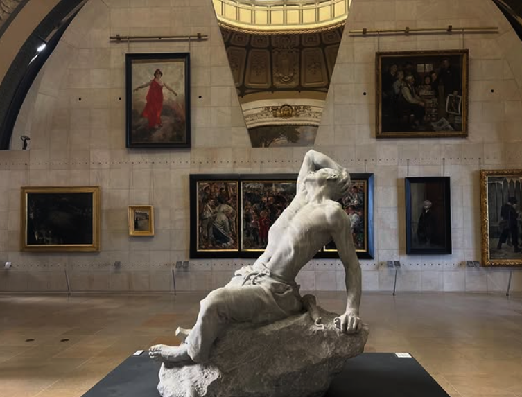 Nineteenth-century sculpture lining the central nave
